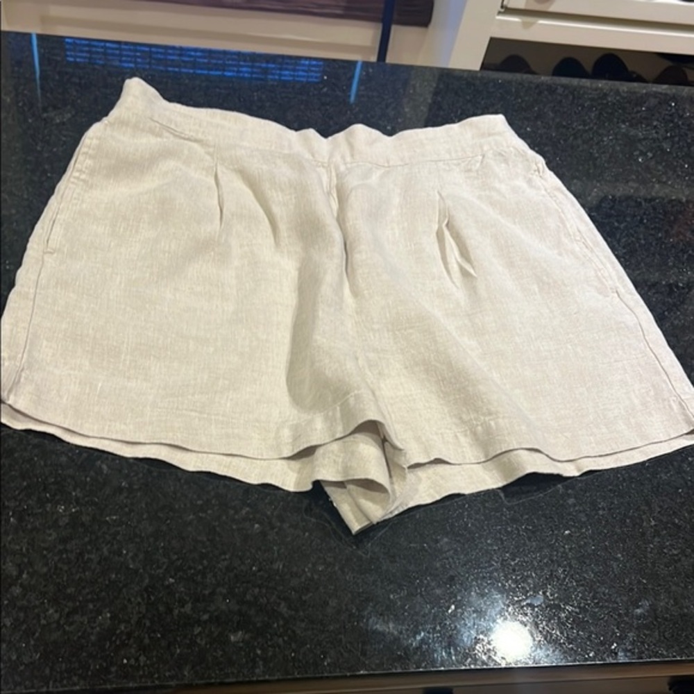 Madewell line light khaki shorts with pleats - LIKE NEW
